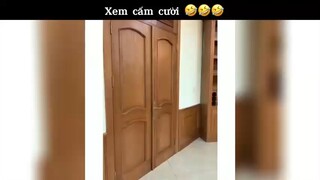 Xem cấm cười
