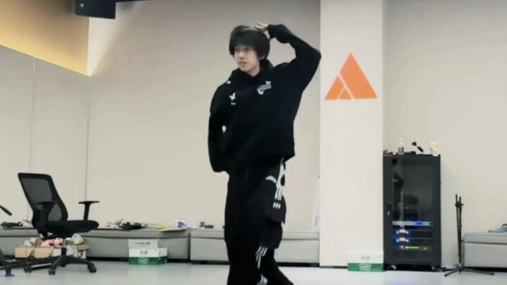 Watching Yang Bowen dance is a pure pleasure.