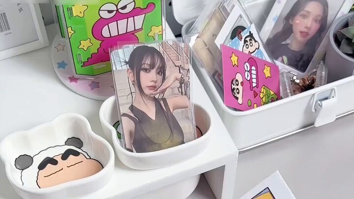 Xiaoxin packs a diary for Princess Minmin in a small card~