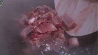 Sở Hữu Tảng Sườn Lợn Đen và Tuyệt Chiêu Cho Món Ăn Thơm Ngon