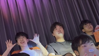 تقرير مباشر من الميدان: المُساعد حُبِسَ في الفندق لأنه استيقظ متأخرًا يا مياو! [BLG بولولو_إعجاب]