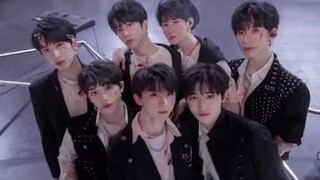 Time Youth League, phòng tập luyện, cả nhóm đang chơi đùa ở đó, cười chết mất thôi