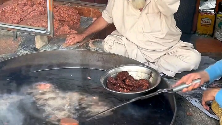 95 old man makeing chabli kaba