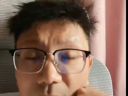 Brother Shaobing’s reputation tanked because Little Shaobing got into Peking University. In his live