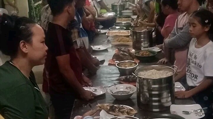 Kainan sa bagong taon... Best funny videos.