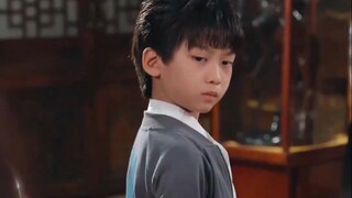 หลังจากการแสดงตลกของพี่ชาย เขาก็ล้มลงอย่างแรง จนทำให้พี่น้องทั้งสองเกิดการดูหมิ่นและทะเลาะวิวาทกัน ห