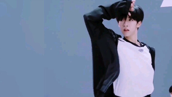 [He Junlin] Tôi sẽ kể cho bạn nghe niềm vui khi nhảy múa toàn diện trong bốn phút” và nó đã được lặp