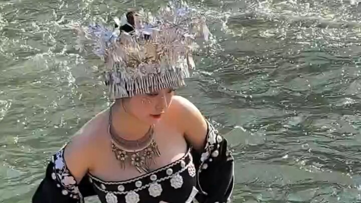 Món trang sức tóc này đẹp thật đấy!