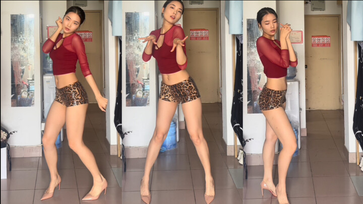 กระโดดครั้งสุดท้ายในหอพักก่อนจบการศึกษา! เสียงร้องประสานเบสและท่าพลิกตัวพร้อมยกขาในท่อนหลังของเพลง “