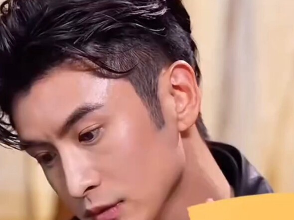 Trương Vân Long nói Dương Dương thực sự rất đẹp trai! Hiện tại, chỉ cần Dương Dương đóng phim mà khô