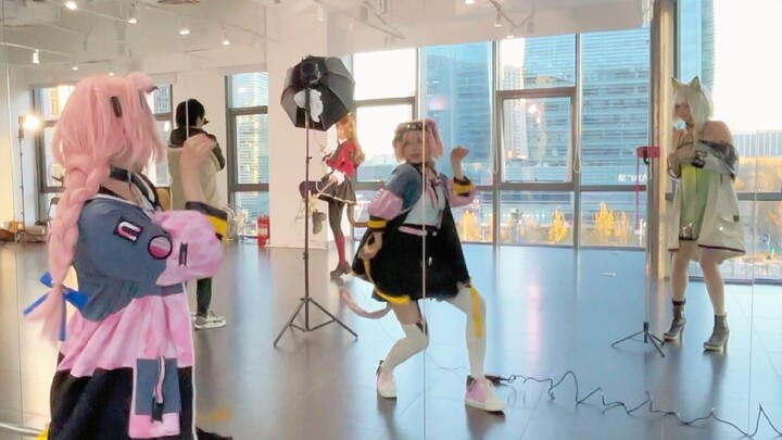 Seperti yang diketahui semua orang, saya penggemar berat kucing pink (cuplikan pembuatan)