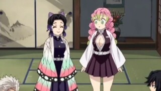 Why does Rengoku Kyojuro's and Mitsuri Kanroji's outfits differ