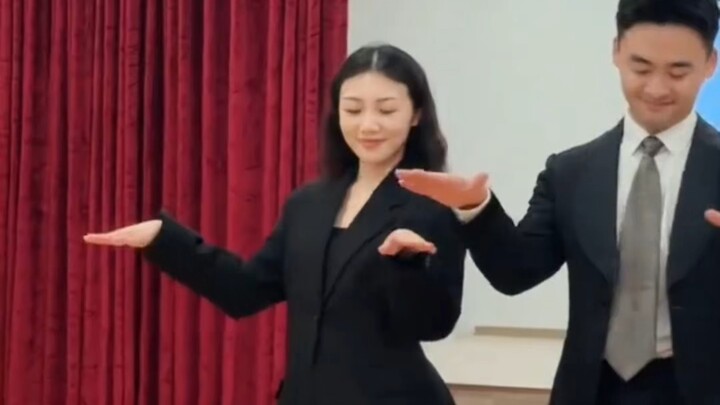 The more I look, the more pleasing she is~ Who could be so outstanding as to truly have @Zhao Wanzhe