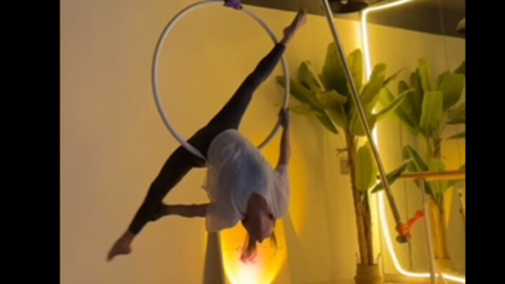 When Lantingxu meets aerial rings (fragments of my practice room)