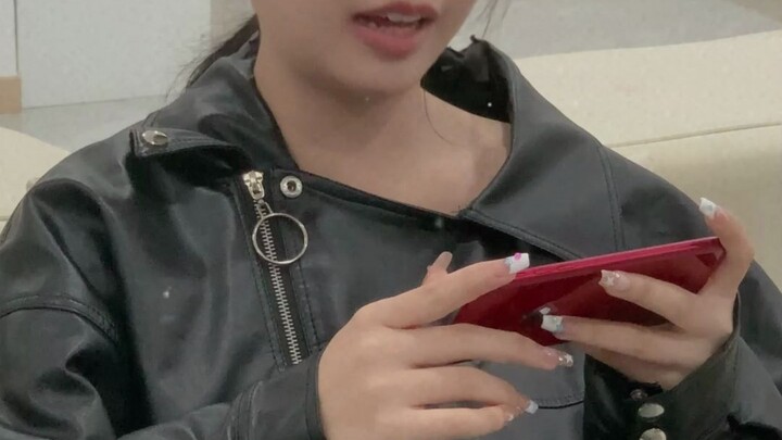 أنا أحب أمي كثيرًا، لكنني لا أريد أن أصبح أمًا