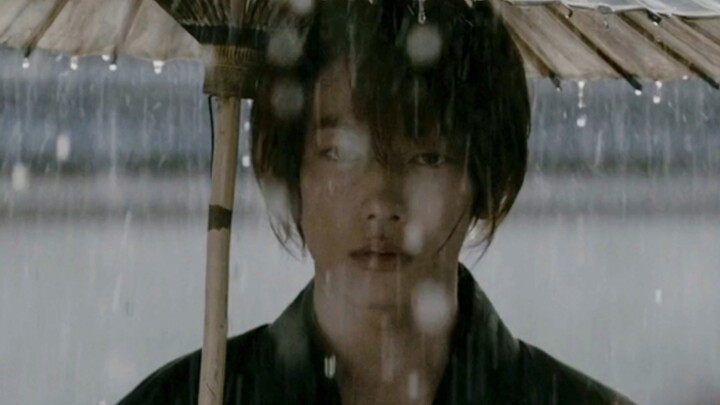 "The rain falls and the grass and trees in my old hometown are thick"