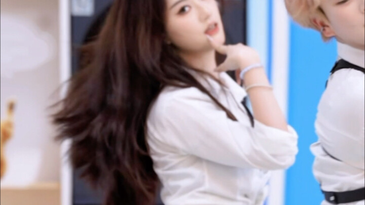 It’s shaken again～ [Shaking – AOA’s Yuna Position]