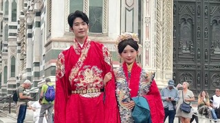 عدّ كم مجموعة من الأزياء التقليدية هناك!!!