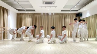 أداء فرقة الرقص الفيتنامية الذكورية لأغنية "CRY FOR ME" لفرقة TWICE رائع للغاية ومباشر