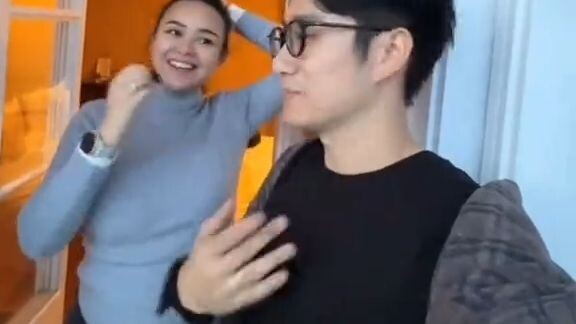 Pasangan artis ini kompak bagi tugas rawat anak pertamanya!