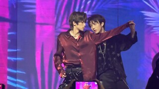 Ai mà từ chối được anh chàng đẹp trai nhảy "trouble maker" cơ chứ (người mặc áo đen đã sụp rồi)