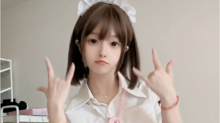 Berikan aku selusin Feifei-chan yang imut seperti itu!