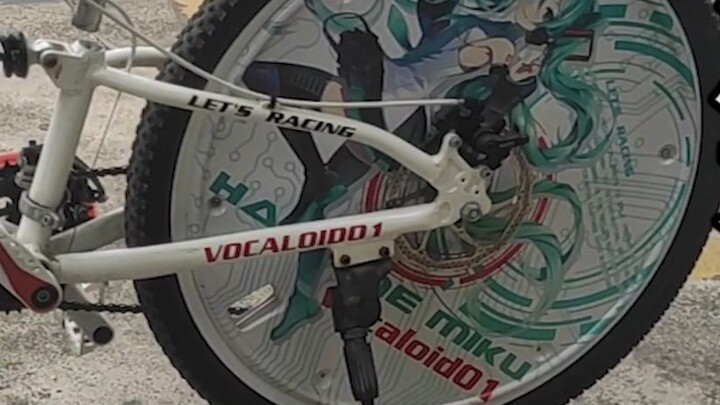 นักเรียนประถมที่ขโมยรถบอกว่าฉันเป็นคนสองมิติจริงๆเหรอ?