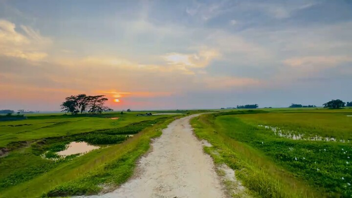 পথ বদলায়,মানুষ বদলায়,সময় বদলায়, গ্রামের রাস্তা আজও আগের মতোই অপেক্ষা করে থাকে পুরোনো পায়ের শব্দের জন