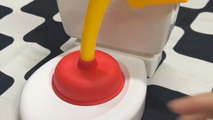 A toilet that sprays shit is so fun, hahahaha!