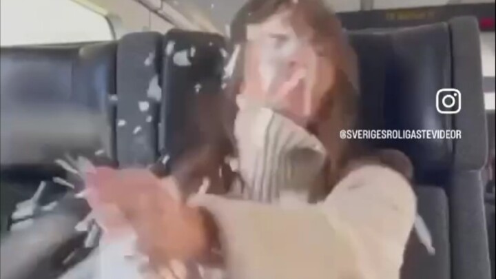 Memes trừu tượng hỗn loạn, mỗi ngày bạn lướt gì đủ để gây ấn tượng?