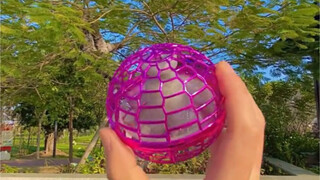 有哪个男孩子会拒绝一个能飞出去在飞回来的玩具呢～