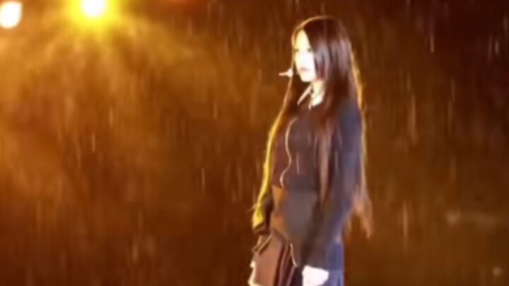 瓢泼大雨中站桩15秒 炽盛不息