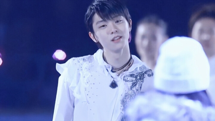 I’ll always get goosebumps at this opening scene! He walks over like a prince.