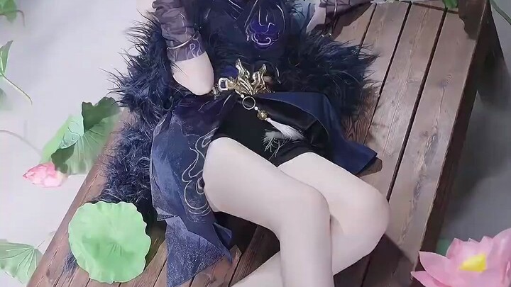 Senior sister has a pair of feet, and you've got a mouth—talk about how serendipitous!