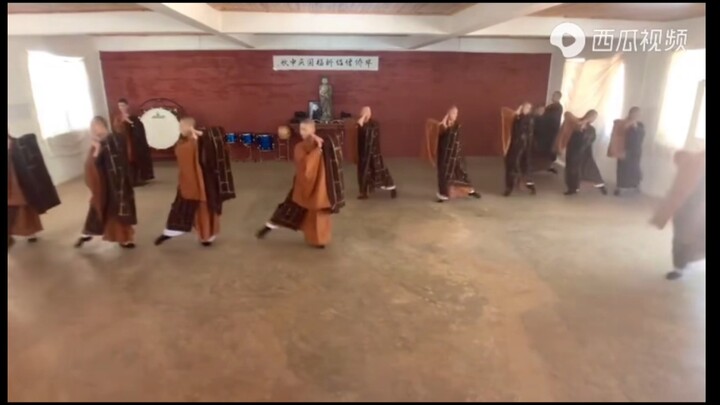 Please enjoy the soulful dance.