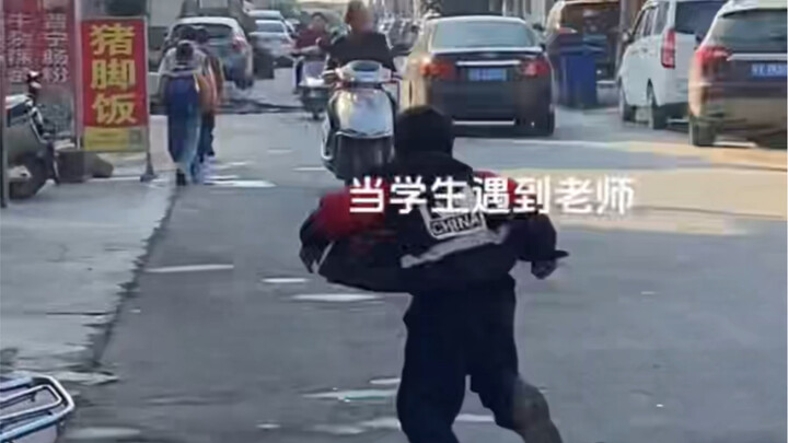 Lúc đầu tôi tưởng anh ấy là một dũng sĩ, ai ngờ hóa ra lại bị cận thị.