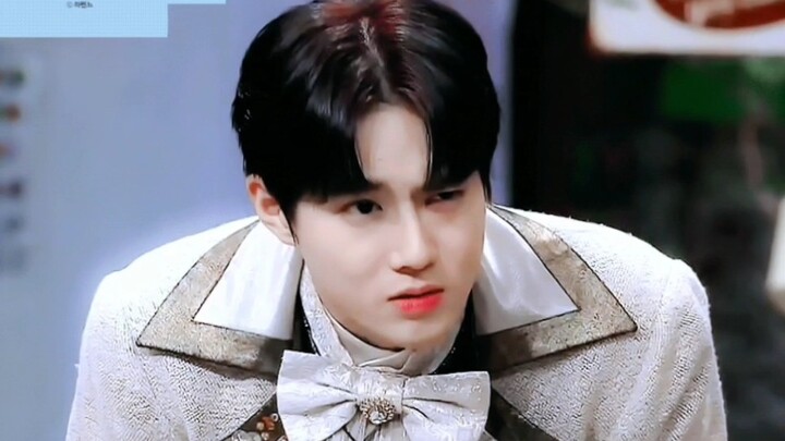 【EXO】No way—there are still people who don’t know that Kim Junmyeon is South Korea’s go-to plastic-s