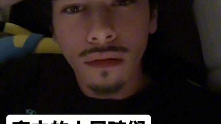 เด็กมัธยมต้นคิดว่าไว้หนวดแล้วดูเท่:
