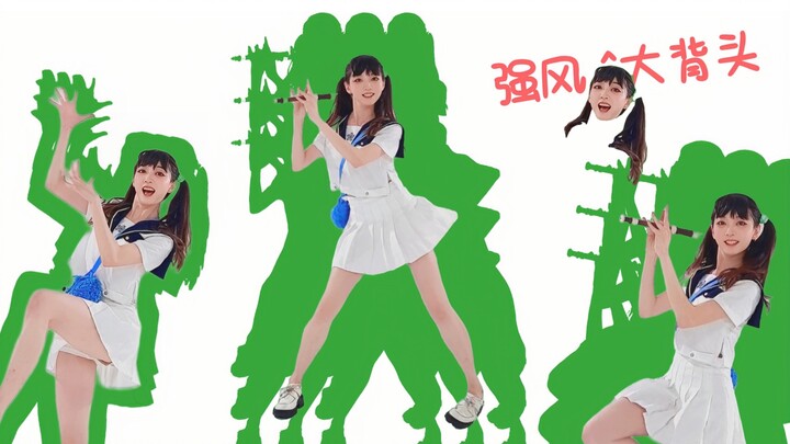 Strong wind, slicked-back hair! Cute girl goes viral