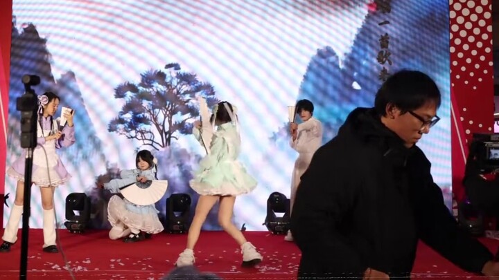 [Dou He] Song of the Wine/Because it was so neat, the judges said it was a pity that it won the four