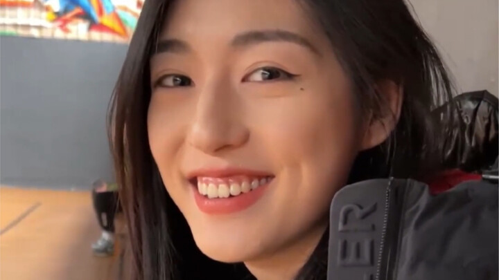 Saat kamu ingin menguji kekerasan sebuah kaca, maka kaca itu pasti akan pecah. (Tapi beneran nih, ak