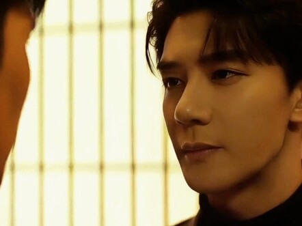 The aggression in Ruan Lanzhu's eyes is almost overflowing, a feeling of exclusivity
