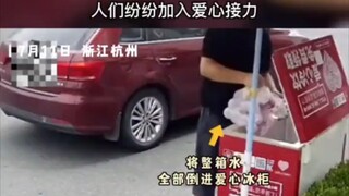 A man mistakenly took the charity fridge for a QR code payment stall—taking just one bottle of water