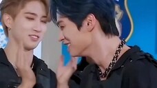 StrayKids Lee Minho LeeKnow-berubah menjadi kepala kelinci yang direbus saat dipuji