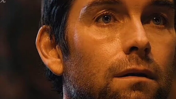 The food in the son's bowl hadn't moved at all, yet it was already more than half gone. Dad thought 