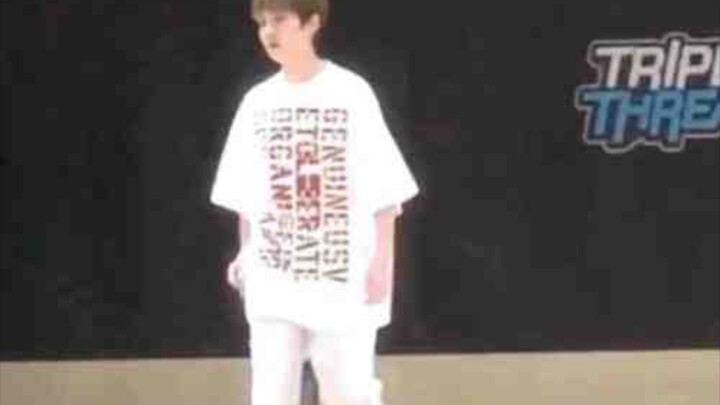 Ini Lu Han!? Waduh! Lu Han!!! Kok pas rambutnya agak panjang, malah makin imut!!