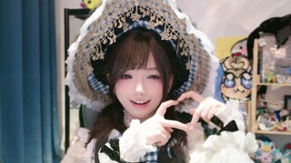 In case you didn't know how Kameili looks when praised for being cute, here's a 4K high-definition, 