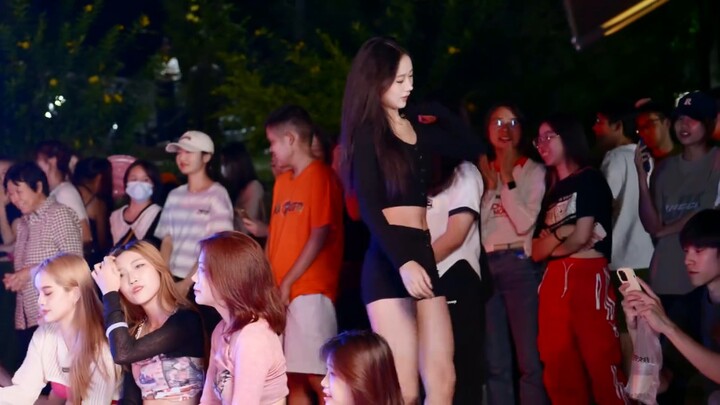 Jinan University random dance girl group wears the second and third generation sexy style ootd