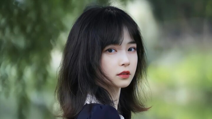 “Gió xuân chẳng hiểu lòng người, khẽ lay động trái tim chàng trai”