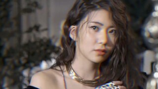 Di Timur ada seorang wanita cantik · Pertemuan di Bukit dengan Bunga